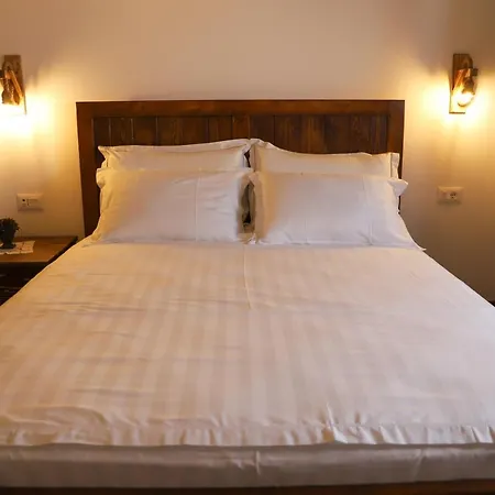 Koroni Boutique * 베라트