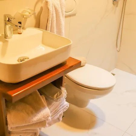 Koroni Boutique * 베라트